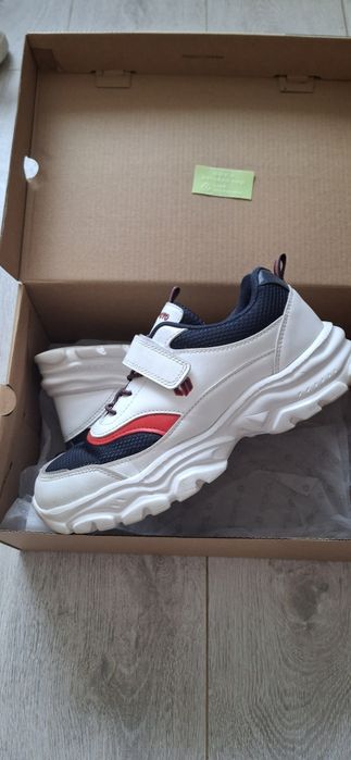 Продам кроссовки