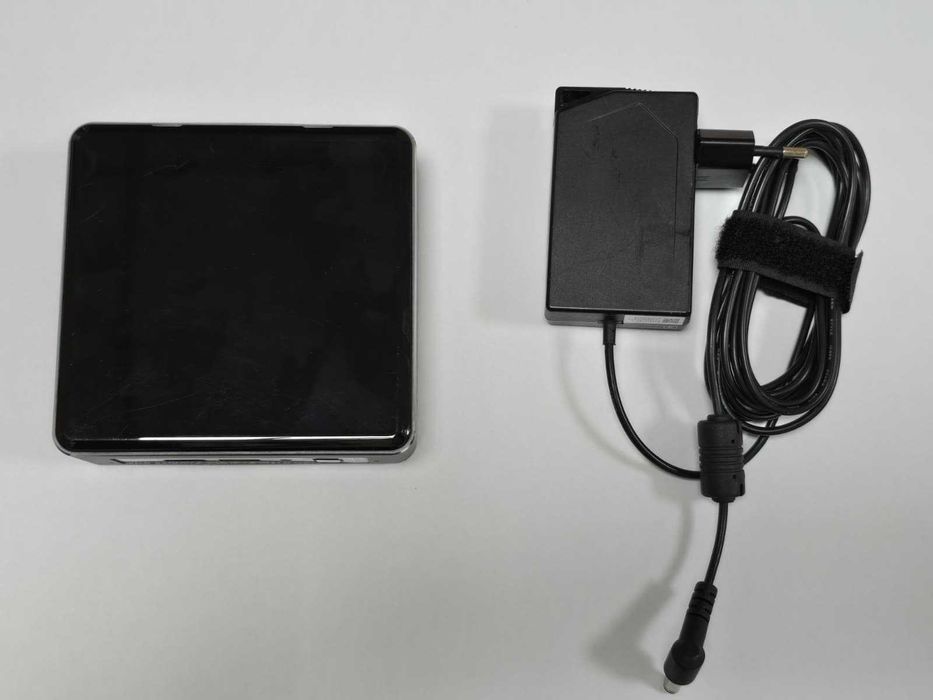 Mini PC Intel NUC NUC7i3BNK - Intel Core i3-7100U, SSD 256GB, Fără