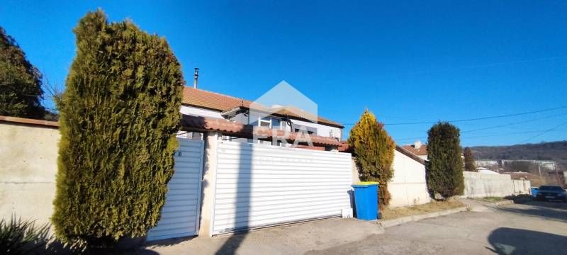 Продава се Къща в Девня - 210 кв.м за 881 €/кв.м - Снимка #3