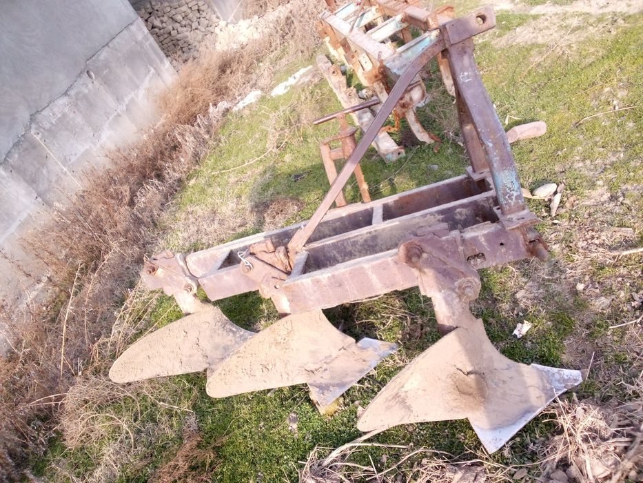 Plug 3 korpus mtz 80 va 82larga tushadi.