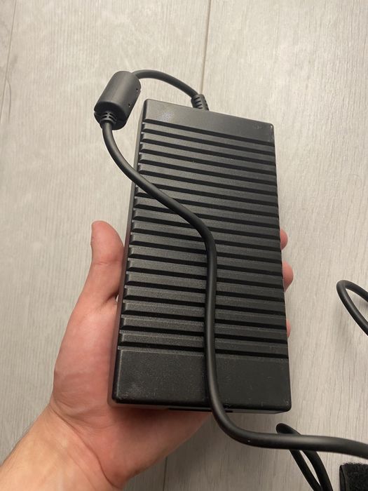 Incarcator Laptop 100-240V ~ 2.4A 50/60Hz