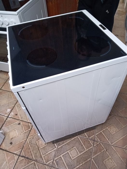 Свободно стояща печка с керамичен плот Voss  2 години Гаранция!