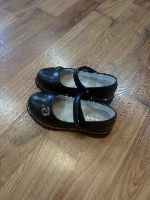 Туфли для девочки в отличном состоянии