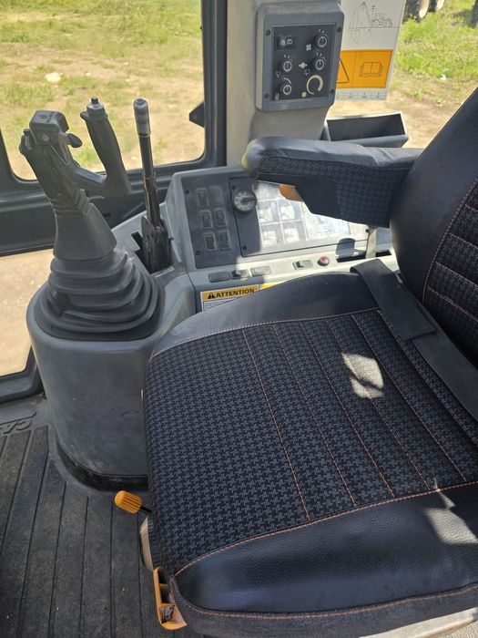 Buldoexcavator Case 690