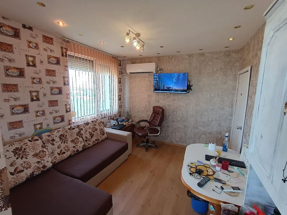 Тристаен апартамент в ж.к. Славейков.