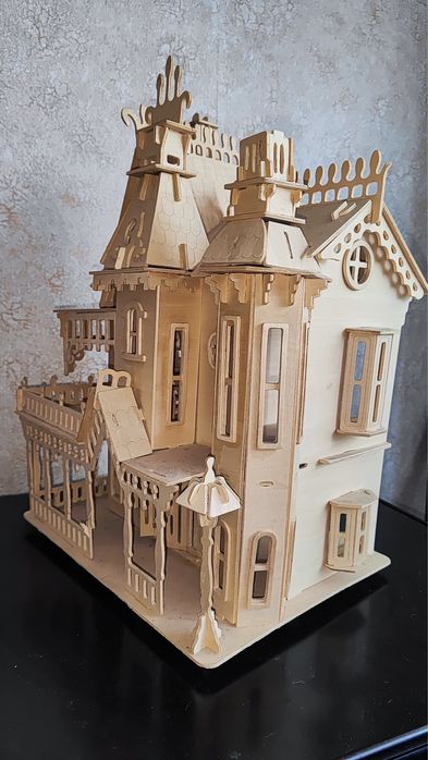 Продам двухэтажный домик для маленьких принцесс