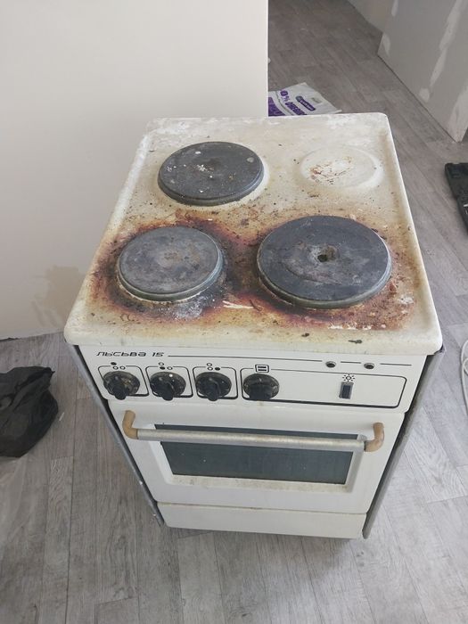 Srochna sotiladi elektro plita ishlaydi duxovkasiyam ishledi