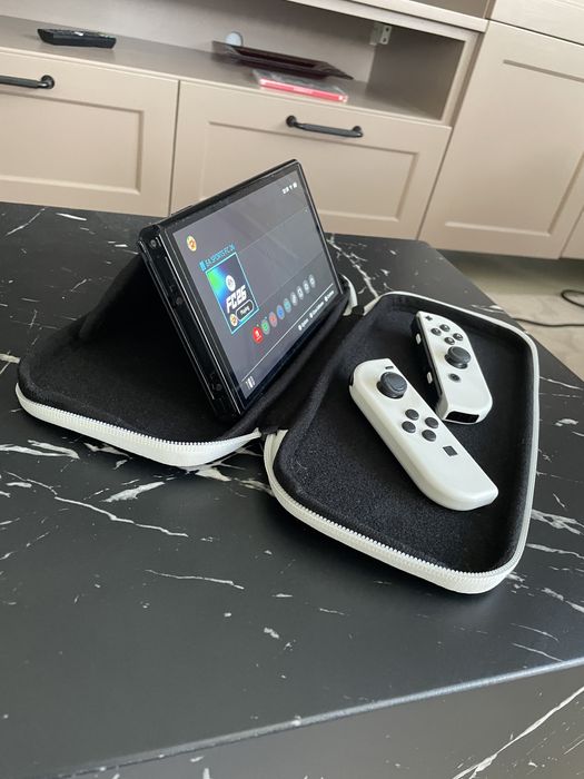 Nintendo Switch Oled cu accesorii (scrie in descriere) și Fc24 cadou