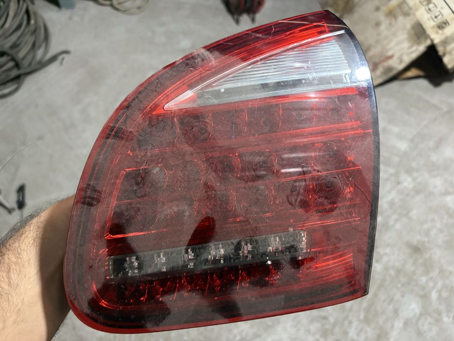 Задний правый фонарь(в крышку багажника) Porsche Cayenne 958