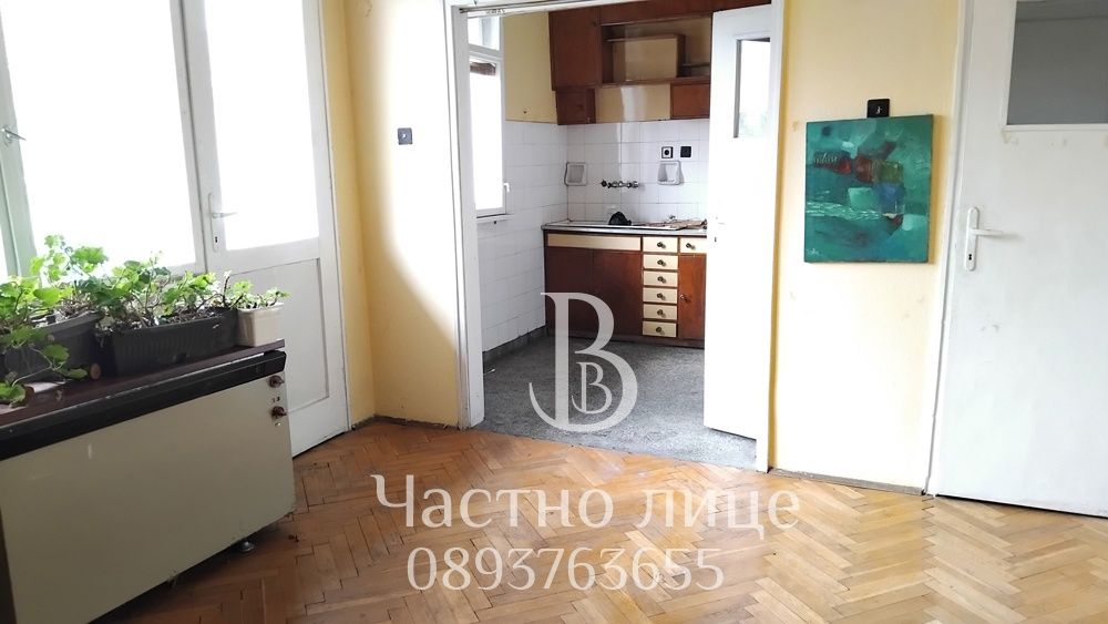 Частно лице продава апартамент в Ботевград,  центъра, 100 кв. + гараж.