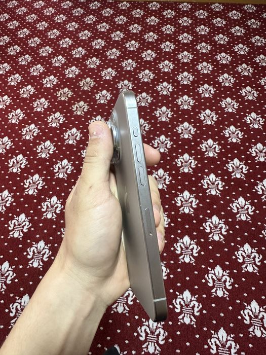 iPhone 15 pro titan