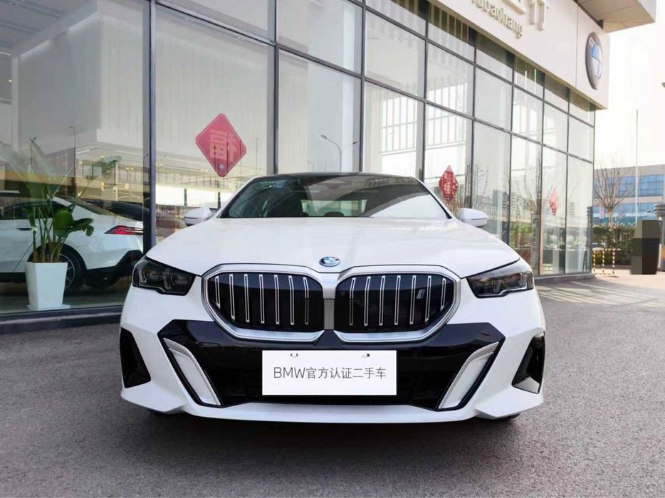 BMW i5 40 L M pocket 2025 Yil