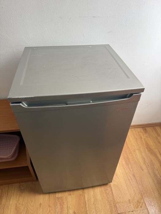 Frigider cu o usa sharp