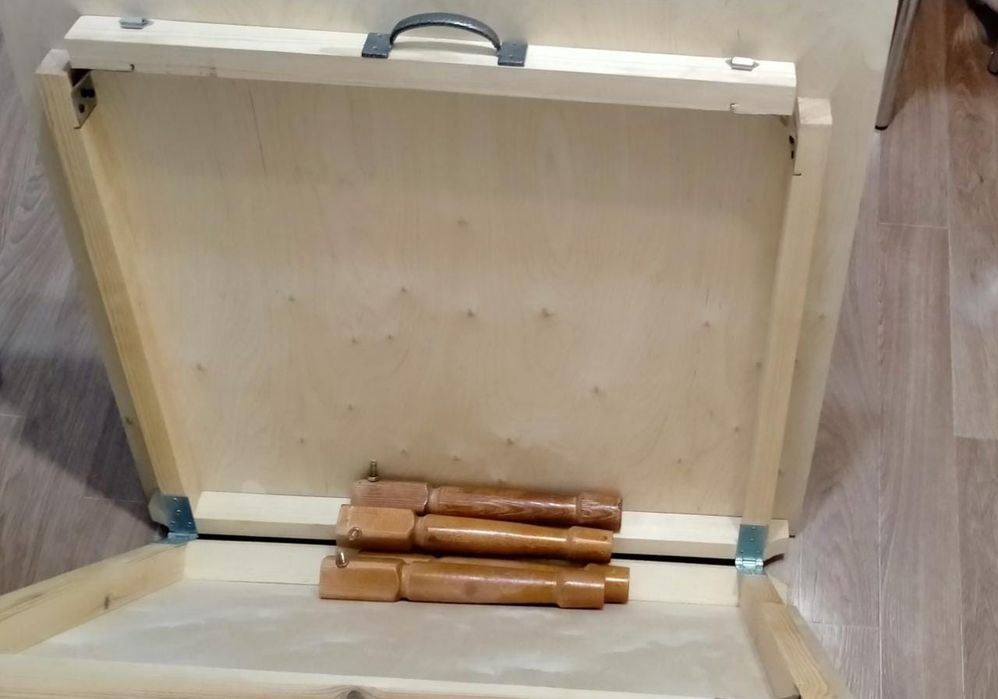 Стол деревянный , чемодан