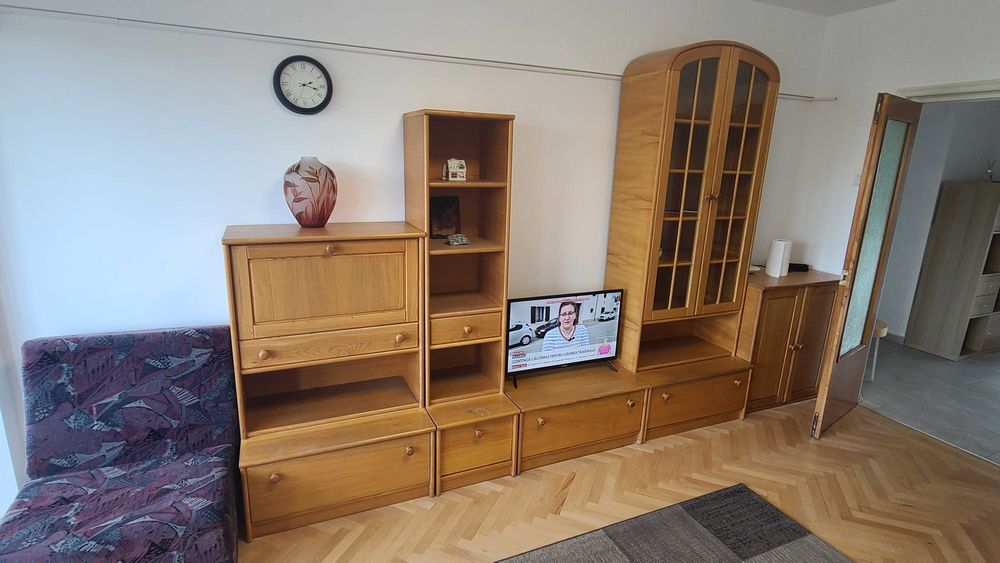 Biblioteca lemn masiv de vanzare in stare buna zona Unirii(nu Ikea)