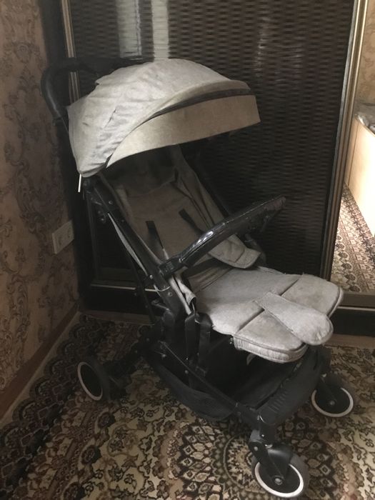 Коляска для малышей