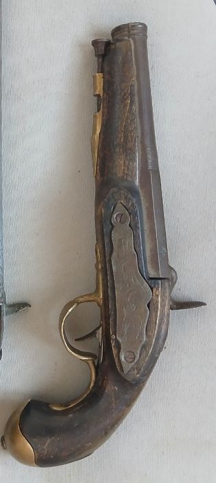 Стари пушки пищови саби ножове оръжия