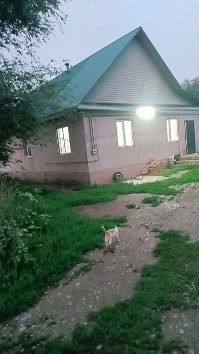 Уй сатылады кзыл керпчтен салнған