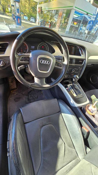 Продавам автомобил Ауди А4
