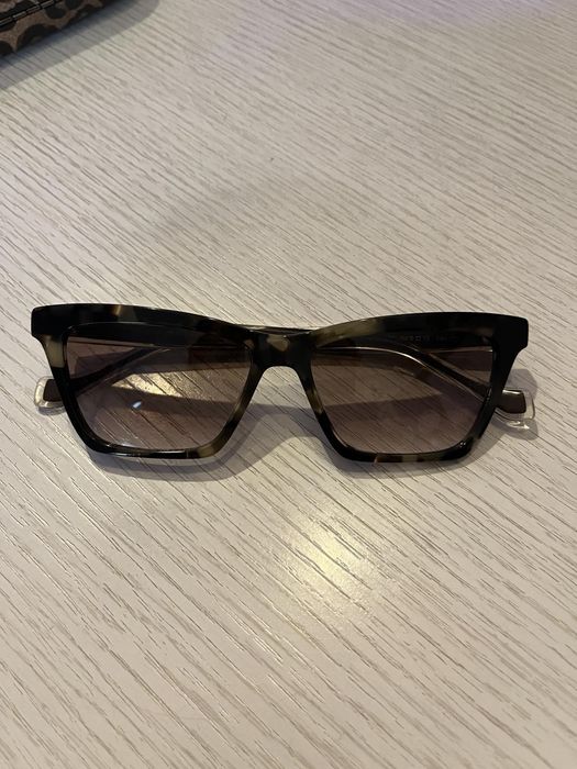 Продавам слънчеви очила