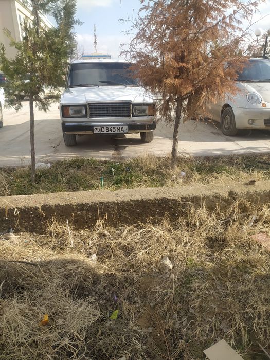 Vaz lada 2107 sotiladi