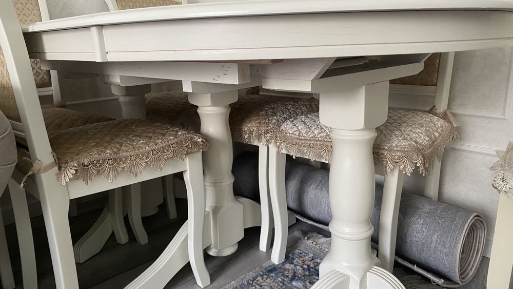 Малайзийский стол для гостиной