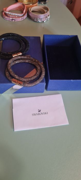 SWAROVSKI star dust , оригинални гривни#колиета, 2 броя - черна и кафя