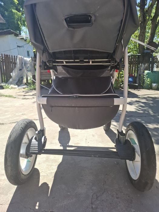 Caruț pentru bebeluși