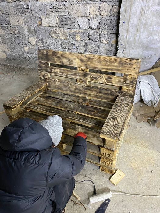 Кресло из подонов