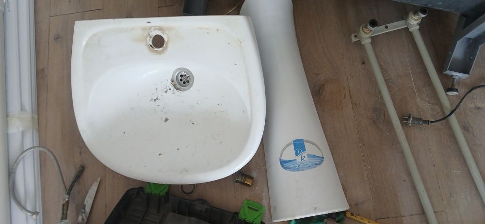 Продам ванна унитаз раквина