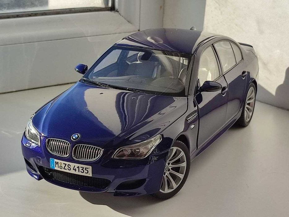Колекционерски модел BMW M5 E60 Kyosho Blue 1/18