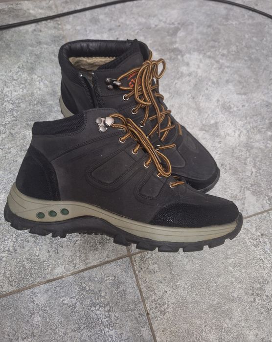 Продаю мужские ботинки