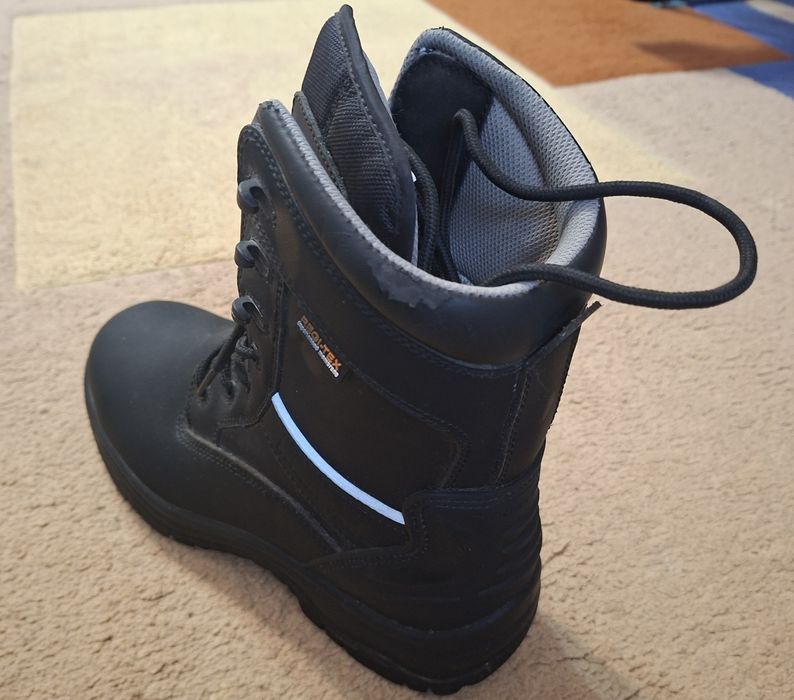 Продается обувь (Берцы) размер 40