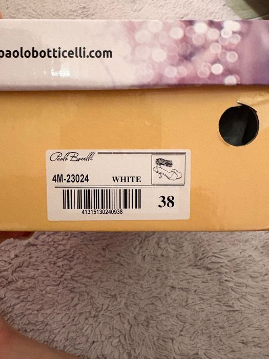 Дамски сандали на ток с връзки около крака