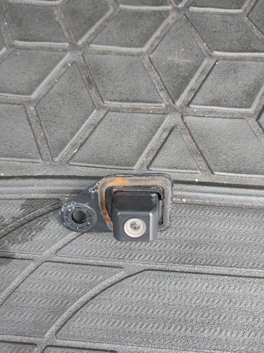 Навигация тойта авенсиси Т27 с камера за заден ход