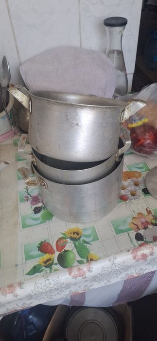 Продам кастрюли алюминиевые и чайник