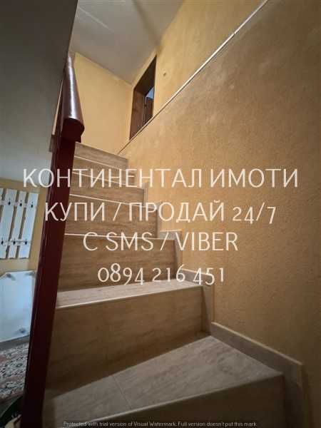 кодл 63060. Триетажна тухлена вила близнак 200м2 с обособен двор 350м2