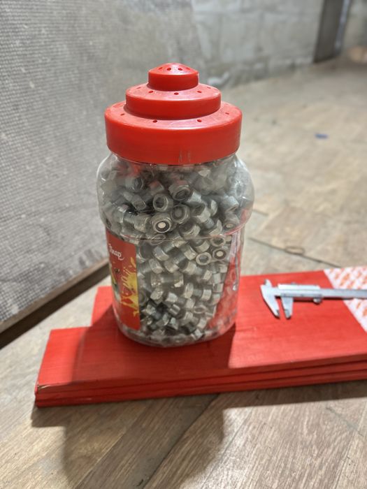 Болт и Гайку стопорную