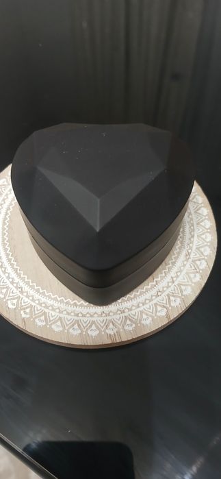 Cutie pentru inele din catifea cu lumina LED