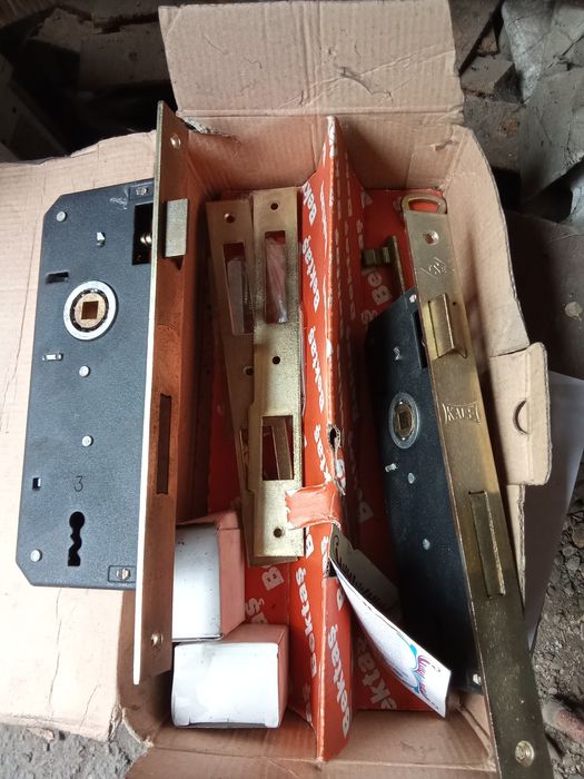 Замок новый. Инструмент.