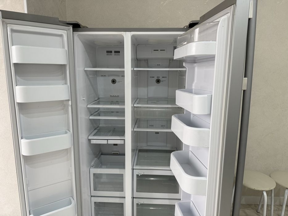 Продам большой холодильник samsung