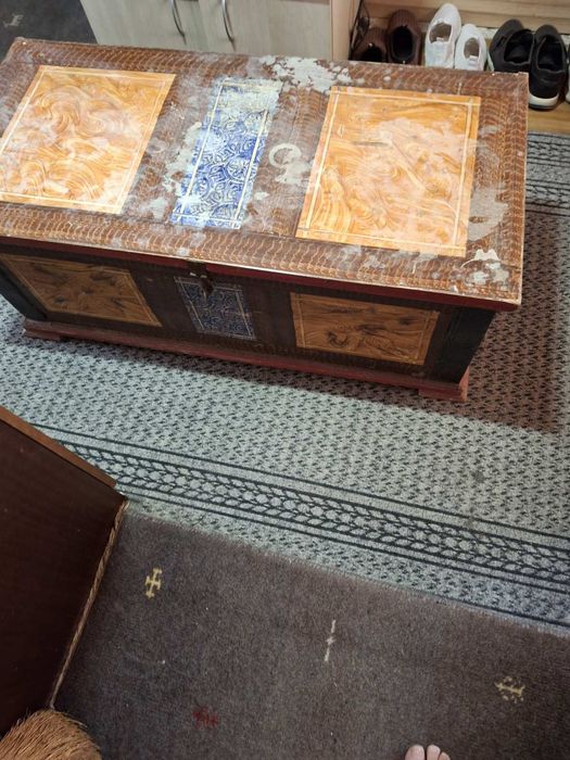 Автентичен дървен скрин