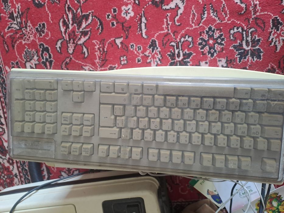 Ретро компютър Pentium с монитор  и тонколони