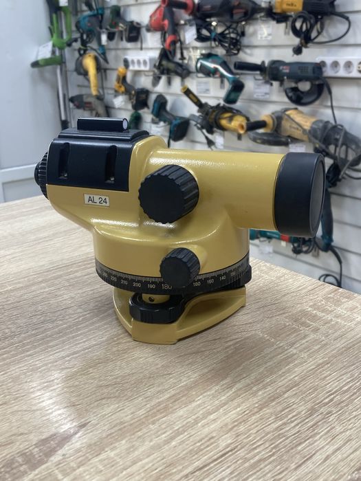 Невелир South I24 (osp14)