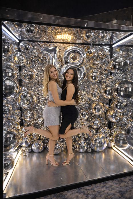 Cabina Foto Tip Oglindă + Decor Baloane pentru evenimentul tau