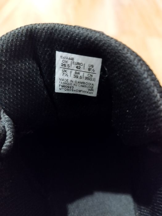 Маратонки   Asics