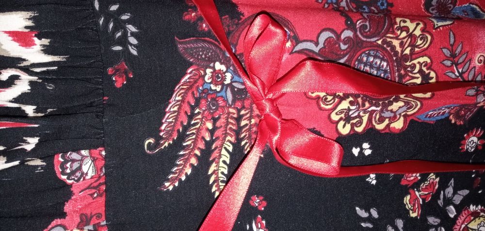 Блузки за празници и делници