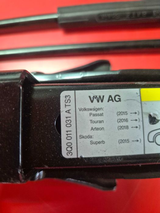 Cric Auto Original OEM VW Passat Touran Arteon / Skoda Superb - COD 3Q0011031A