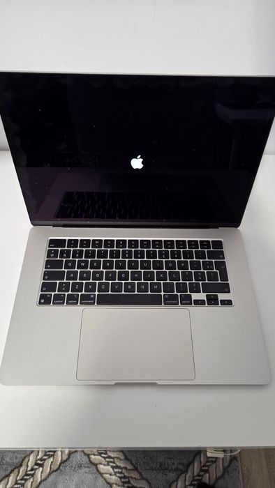 Macbook Air 15, M2, 8gb ram, 256 ssd