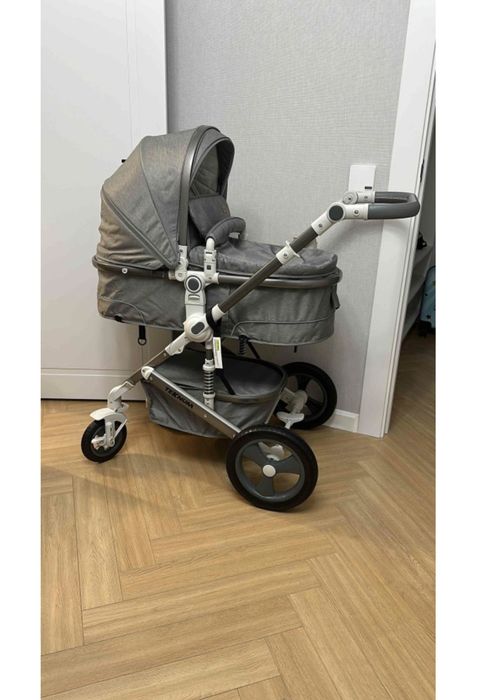 Продам коляску 3 в 1